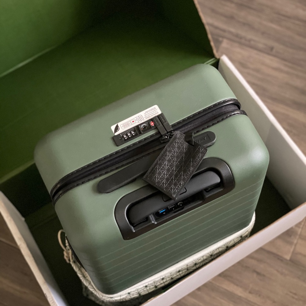 Away * Klossy - Limited Edition Bigger Carryon